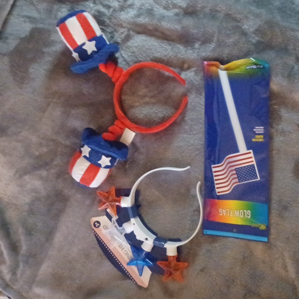 BRAND NEW 2 LIGHT UP GLOW FLAG & 2 RED WHITE BLUE HEADBANDS